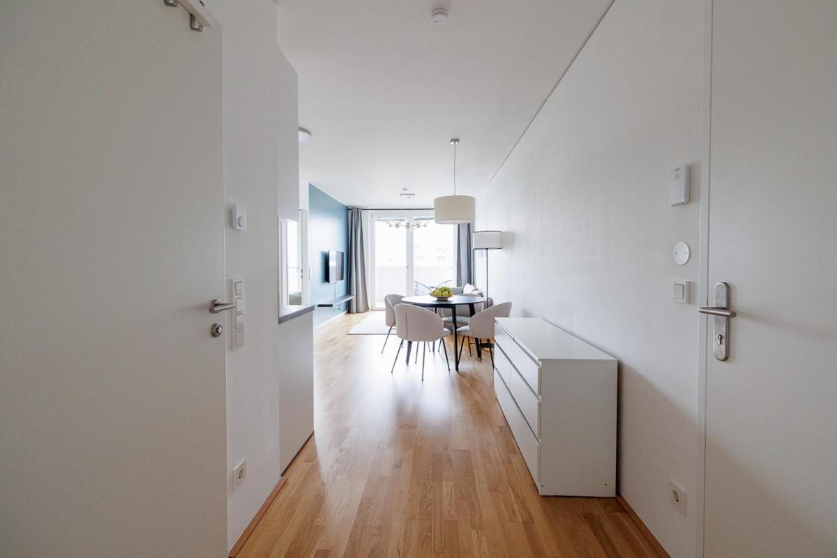 Lovely Apartment In Marina Tower - 10Min To City Center Wien Exteriör bild