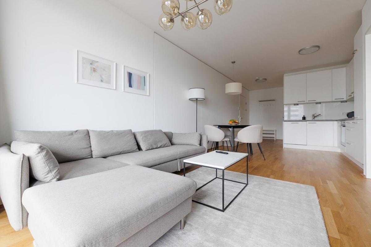 Lovely Apartment In Marina Tower - 10Min To City Center Wien Exteriör bild