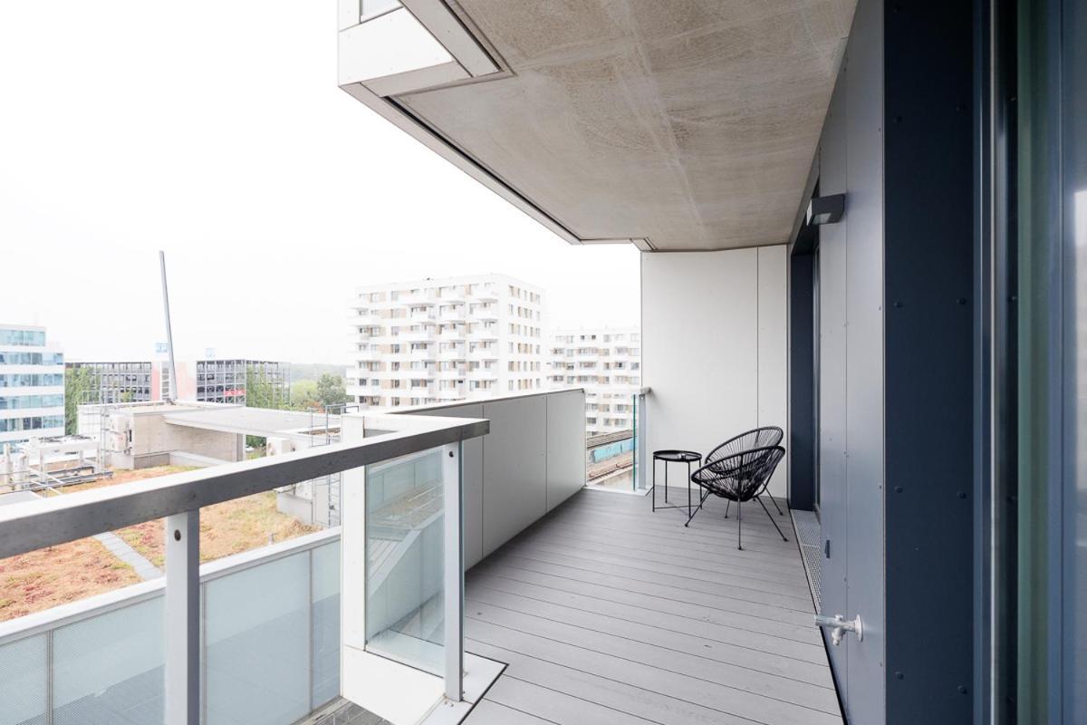Lovely Apartment In Marina Tower - 10Min To City Center Wien Exteriör bild