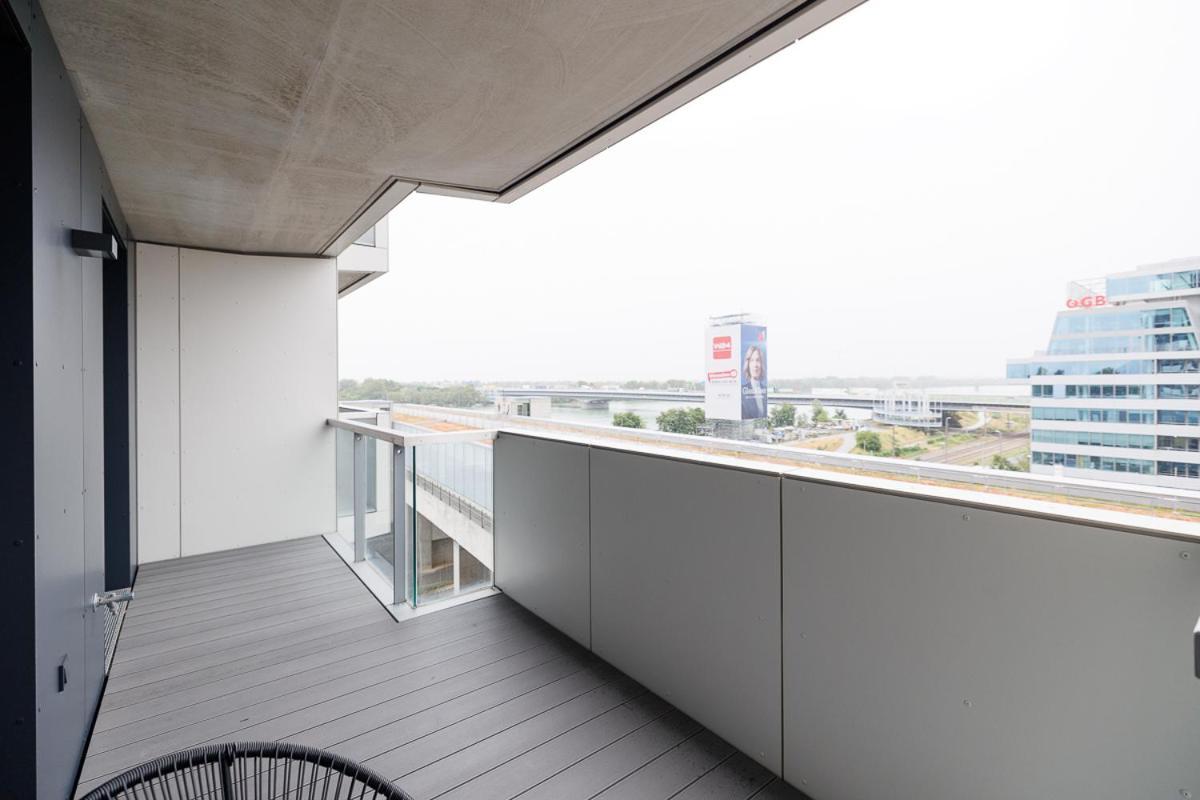Lovely Apartment In Marina Tower - 10Min To City Center Wien Exteriör bild