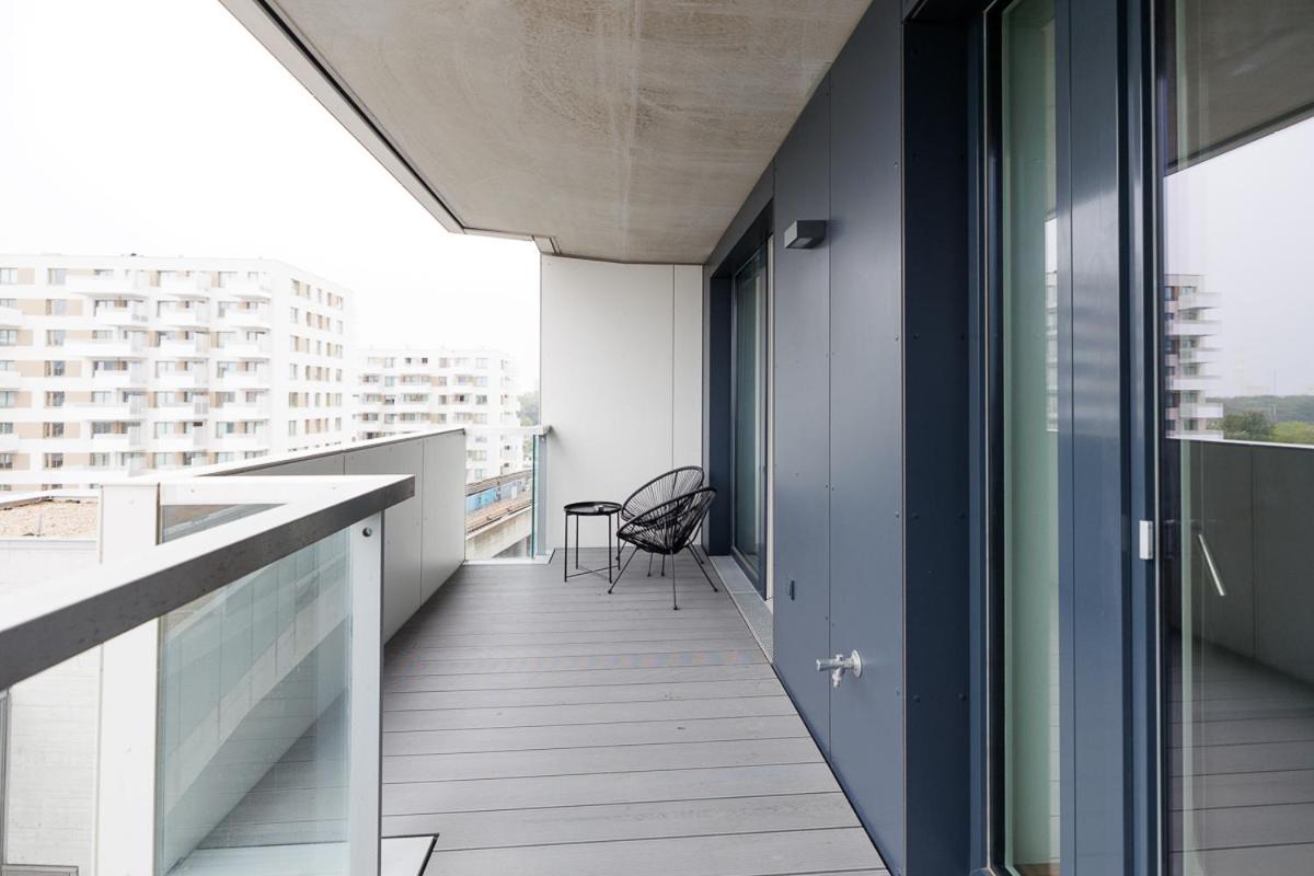 Lovely Apartment In Marina Tower - 10Min To City Center Wien Exteriör bild