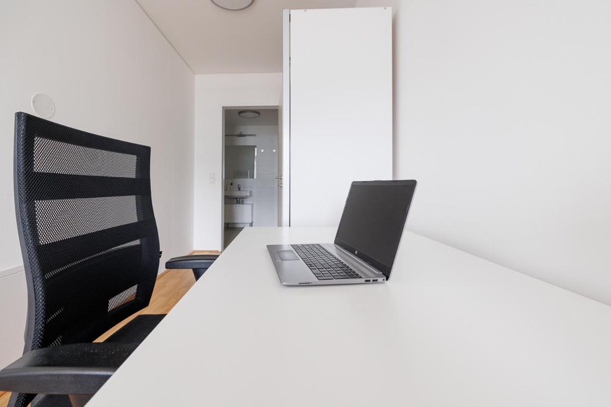 Lovely Apartment In Marina Tower - 10Min To City Center Wien Exteriör bild