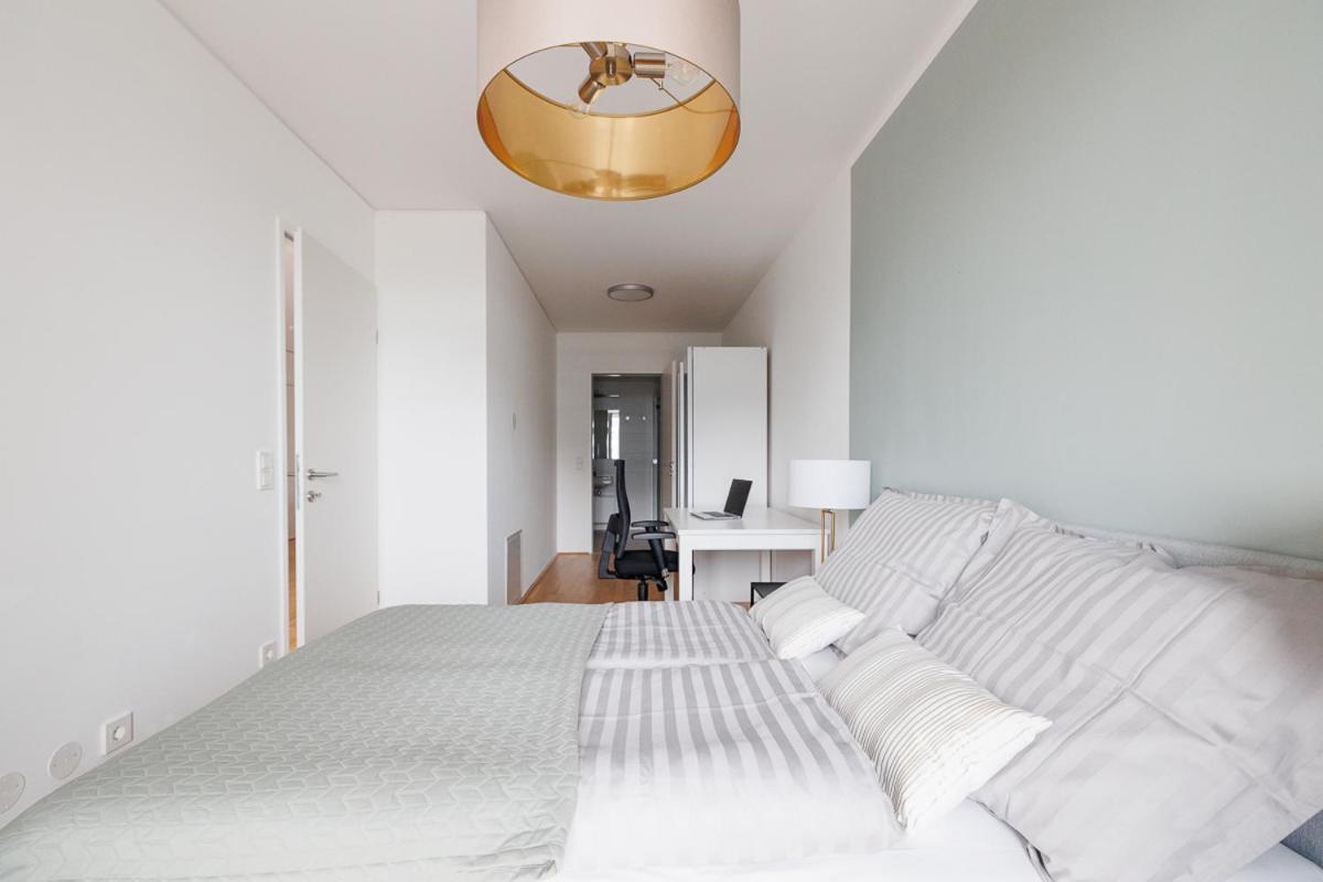 Lovely Apartment In Marina Tower - 10Min To City Center Wien Exteriör bild