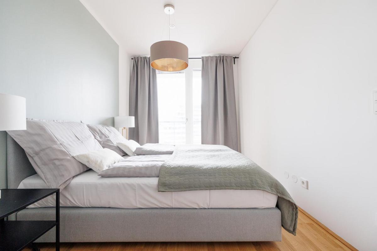 Lovely Apartment In Marina Tower - 10Min To City Center Wien Exteriör bild
