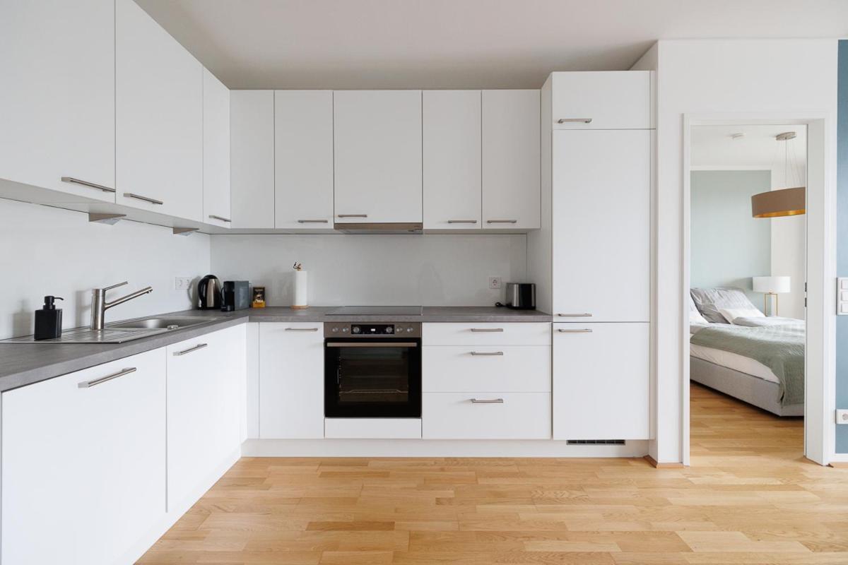 Lovely Apartment In Marina Tower - 10Min To City Center Wien Exteriör bild