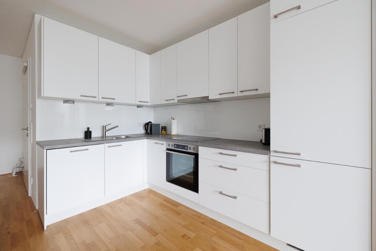 Lovely Apartment In Marina Tower - 10Min To City Center Wien Exteriör bild