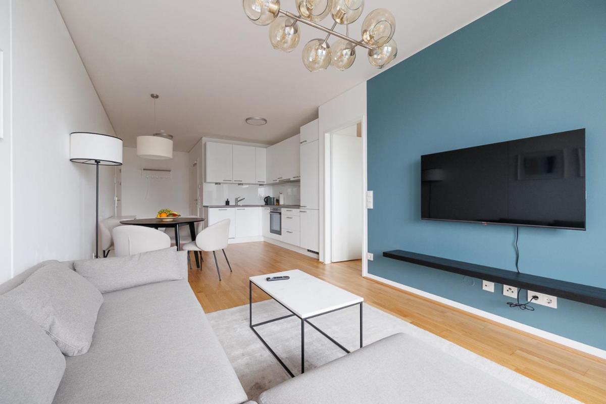 Lovely Apartment In Marina Tower - 10Min To City Center Wien Exteriör bild